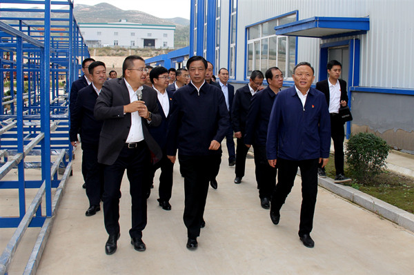 朝陽(yáng)市市委書記、市人大常委會(huì)主任蹇彪率領(lǐng)導(dǎo)班子到我司考察調(diào)研